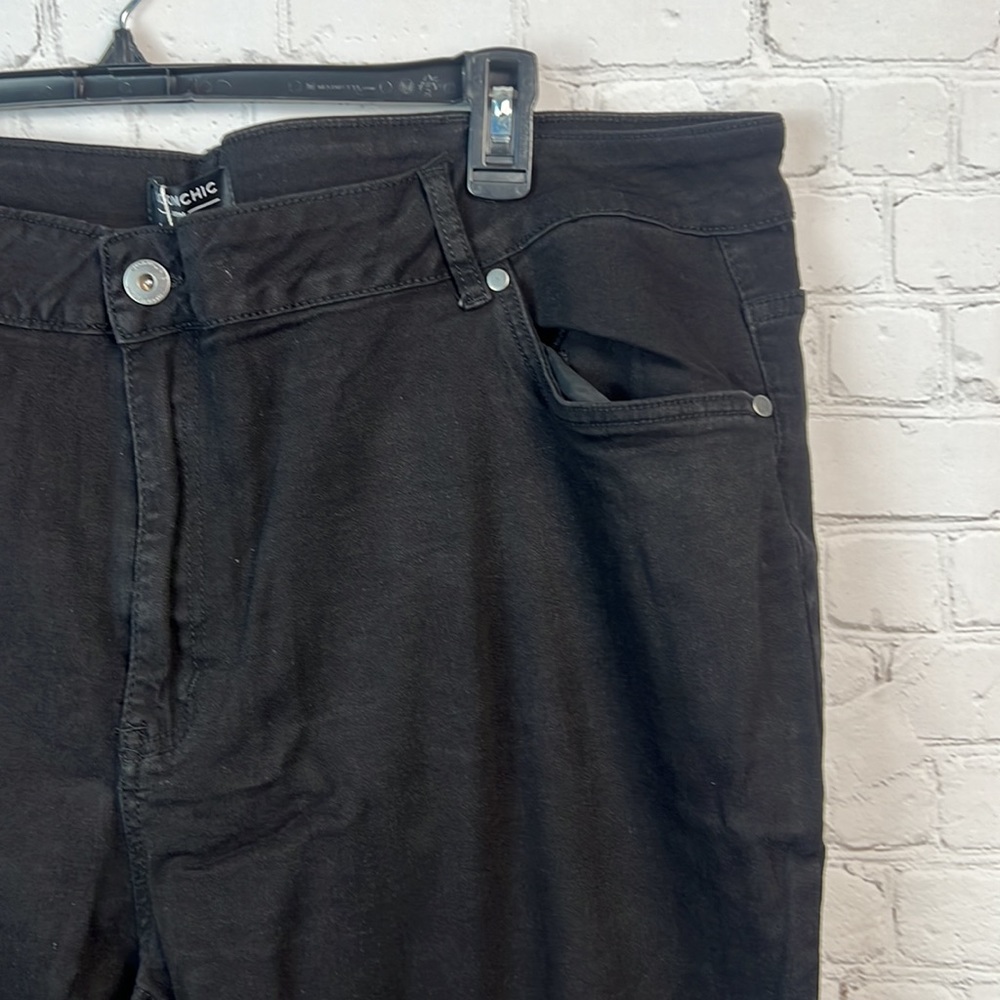 BloomChic Black Stretchy High Rise Jeans Plus Size 20 (2X) & 26 (4X) - Picture 4 of 7